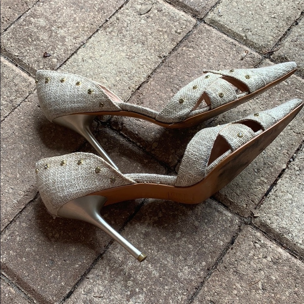 Pretty gold beige heels. - Picture 3 of 8